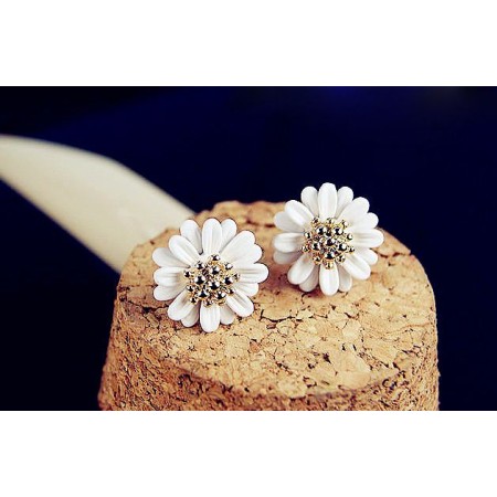 Daisy White Gold Plated Stud Earrings